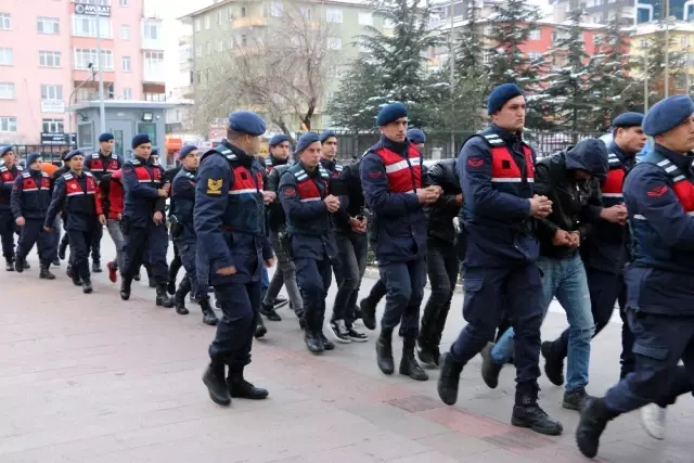 Niğde'de uyuşturucu operasyonunda 16 gözaltı Niğde'de uyuşturucu operasyonunda 16 gözaltı
