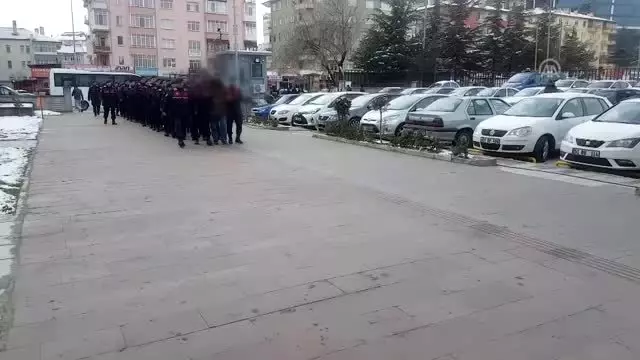 Niğde merkezli uyuşturucu operasyonu: 16 gözaltı Niğde merkezli uyuşturucu operasyonu: 16 gözaltı