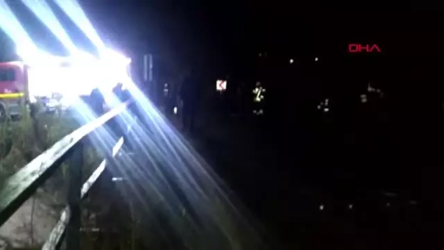 Manisa'da otomobiliyle 10 metreden dereye uçan muhtar hayatını kaybetti Manisa'da otomobiliyle 10 metreden dereye uçan muhtar hayatını kaybetti