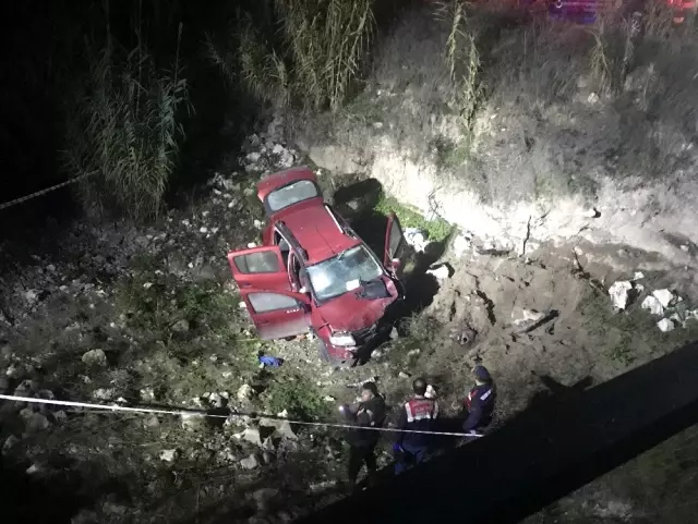 Otomobiliyle köprüden uçan muhtar hayatını kaybetti