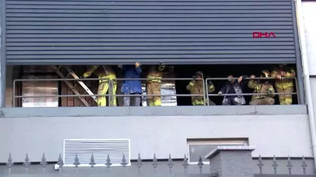 Pendik'te kuru yemiş fabrikasında yangın Pendik'te kuru yemiş fabrikasında yangın