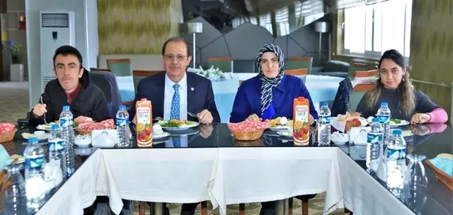 Rektör Coşkun, engelli personellerle kahvaltıda buluştu