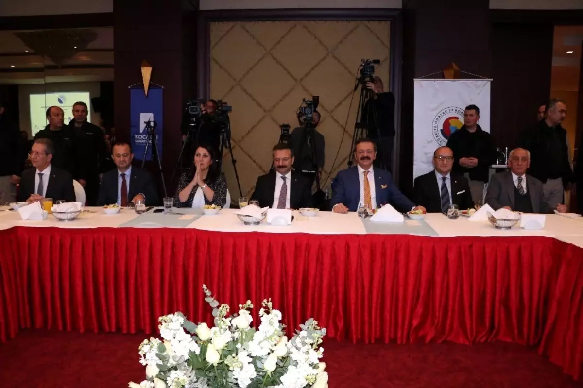 Rifat Hisarcıklıoğlu'dan merkezlerini İstanbul'a taşıyan firmalara eleştiri Açıklaması