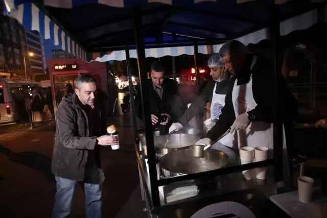 Seyhan Belediyesinden sıcak çorba ikramı Seyhan Belediyesinden sıcak çorba ikramı