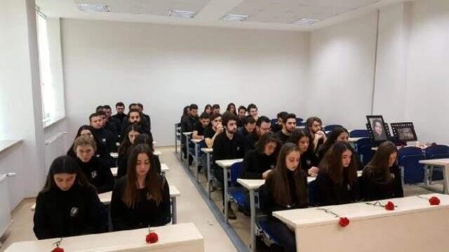 Sınıf arkadaşları Ceren'in en sevdiği müziği gözyaşları içinde söyledi