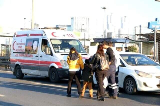 Son dakika: İstanbul Okmeydanı'nda meydana gelen trafik kazasında 2 kişi yaralandı, trafik yoğunluğu oluştu