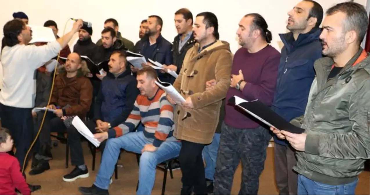 Türkiye'nin ilk madenci korosu Ankara'da konser verecek