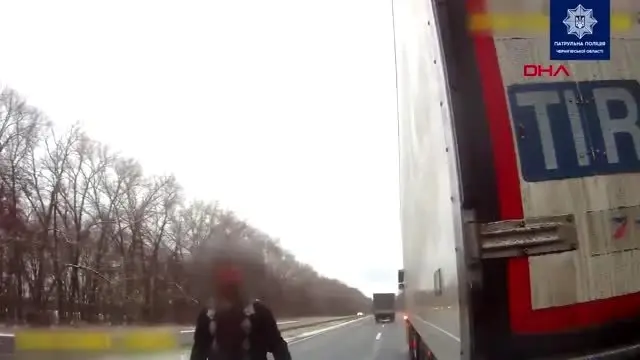 Ukrayna polisi, türk tır şoförleriyle yaşadığı arbedenin görüntülerini yayınladı