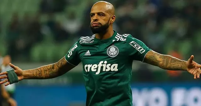 Ümit Akbulut, Felipe Melo'nun İstanbul'a geleceğini açıkladı Ümit Akbulut, Felipe Melo'nun İstanbul'a geleceğini açıkladı