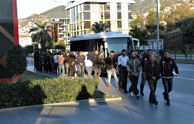 Uyuşturucu şüphelilerinden gazetecilere: