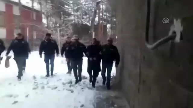 Van'da 3 belediye başkanı gözaltına alındı Van'da 3 belediye başkanı gözaltına alındı