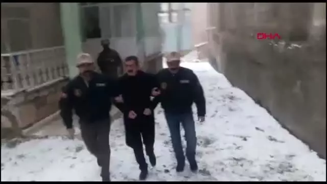 Van'da hdp'li 3 belediyenin başkanları gözaltına alındı Van'da hdp'li 3 belediyenin başkanları gözaltına alındı