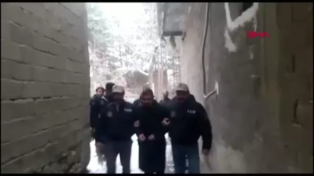 Van'da hdp'li 3 belediyenin başkanları gözaltına alındı Van'da hdp'li 3 belediyenin başkanları gözaltına alındı