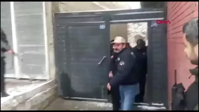 Van'da hdp'li 3 belediyenin başkanları gözaltına alındı Van'da hdp'li 3 belediyenin başkanları gözaltına alındı