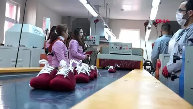 Van-gevaş'ta 300 kişinin istihdam edildiği fabrika törenle açıldı Van-gevaş'ta 300 kişinin istihdam edildiği fabrika törenle açıldı