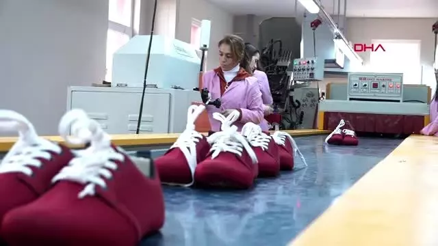 Van-gevaş'ta 300 kişinin istihdam edildiği fabrika törenle açıldı Van-gevaş'ta 300 kişinin istihdam edildiği fabrika törenle açıldı
