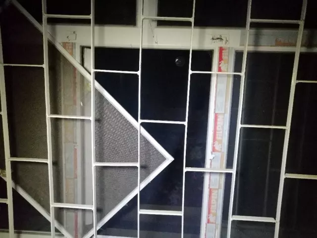 Yangından geriye oyuncakları kaldı
