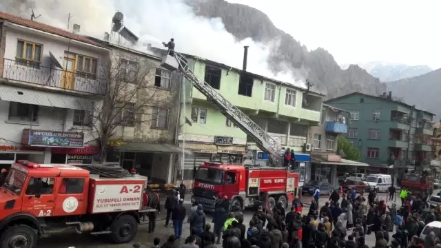 Yusufeli'nde korkutan yangın Yusufeli'nde korkutan yangın