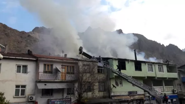 Yusufeli'nde korkutan yangın Yusufeli'nde korkutan yangın