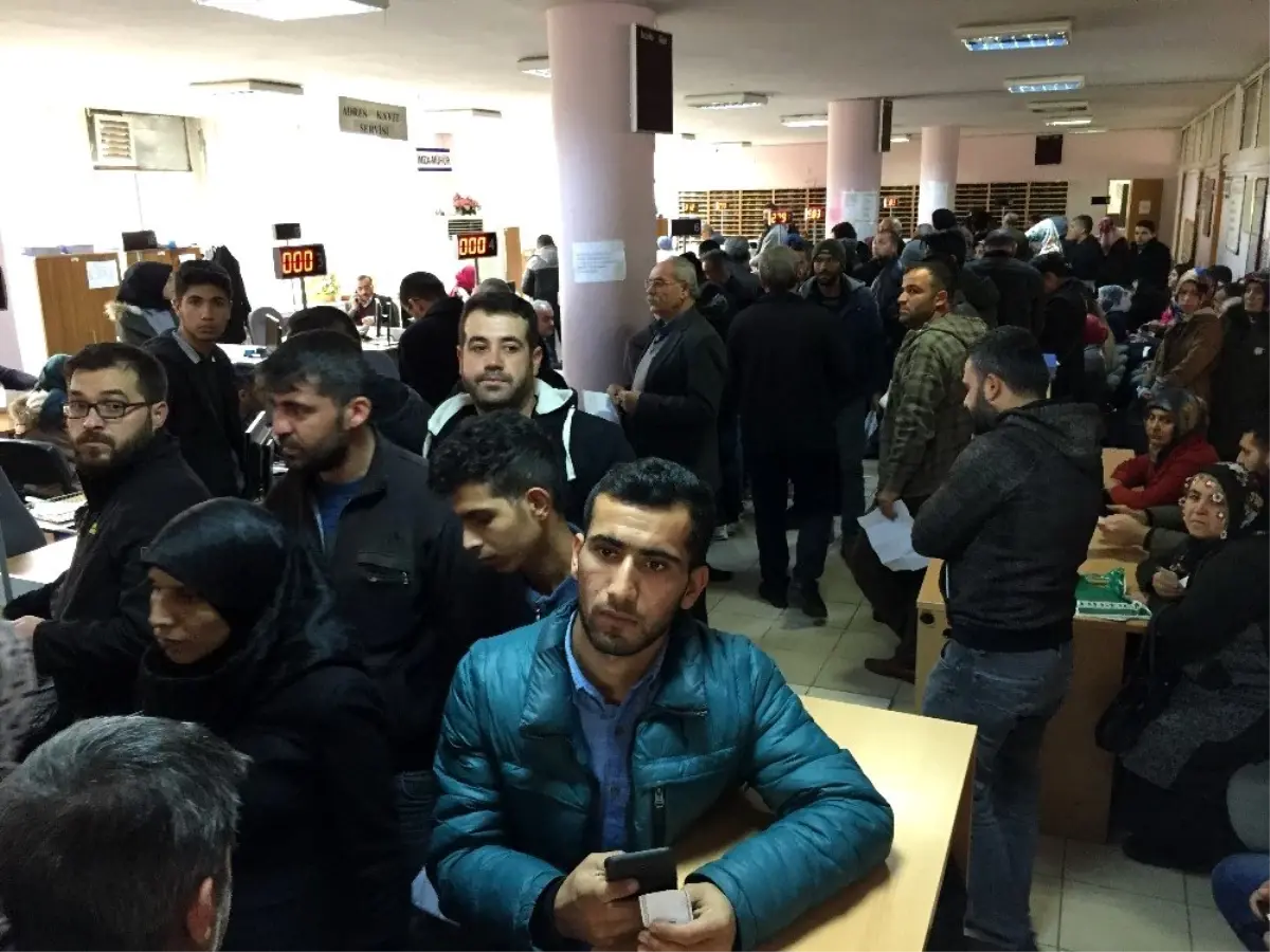 Zam dedikodusunu duyan vatandaşlar, nüfus müdürlüklerine akın ediyor