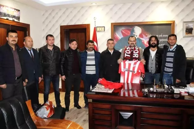 Amatör kulübe imza atan Başkan Kavaklıgil ilk maçına çıkıyor