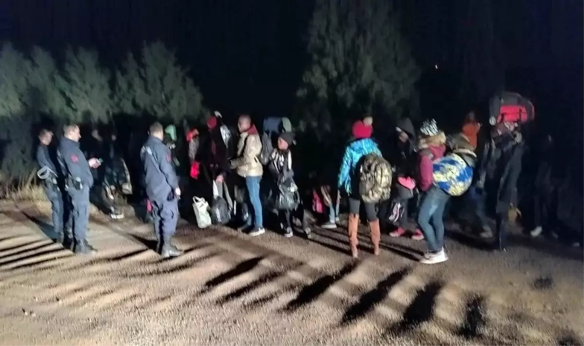 Ayvalık'ta 32 düzensiz göçmen ve 1 organizatör yakalandı