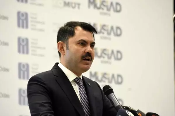 Bakan Ersoy: Alışveriş merkezlerine sıkışan sosyalleşmeye mahkum kaldık
