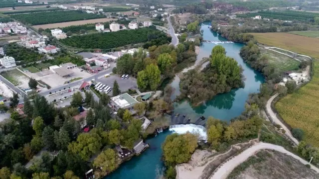 Bir günü bir gününü tutmayan Manavgat şelalesi ziyaretçilerine hayal kırıklığı yaşatıyor Bir günü bir gününü tutmayan Manavgat şelalesi ziyaretçilerine hayal kırıklığı yaşatıyor