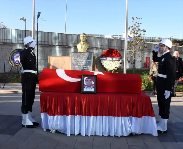 Bursa'da başından vurularak şehit olan polis Kütahya'da toprağa verildi Bursa'da başından vurularak şehit olan polis Kütahya'da toprağa verildi