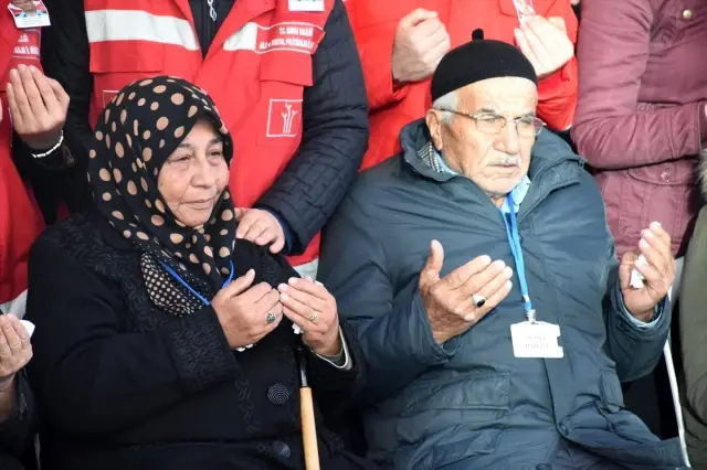 Bursa'da başından vurularak şehit olan polis Kütahya'da toprağa verildi Bursa'da başından vurularak şehit olan polis Kütahya'da toprağa verildi