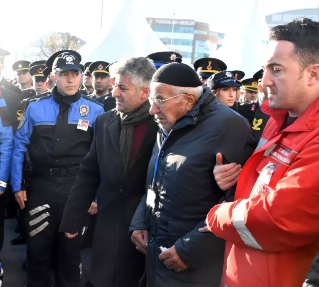Bursa'da başından vurularak şehit olan polis Kütahya'da toprağa verildi Bursa'da başından vurularak şehit olan polis Kütahya'da toprağa verildi