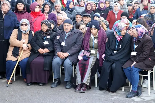 Bursa'da başından vurularak şehit olan polis Kütahya'da toprağa verildi Bursa'da başından vurularak şehit olan polis Kütahya'da toprağa verildi