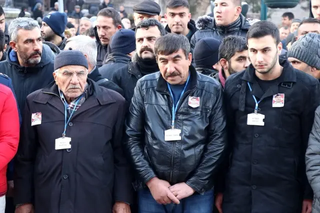 Bursa'da başından vurularak şehit olan polis Kütahya'da toprağa verildi Bursa'da başından vurularak şehit olan polis Kütahya'da toprağa verildi