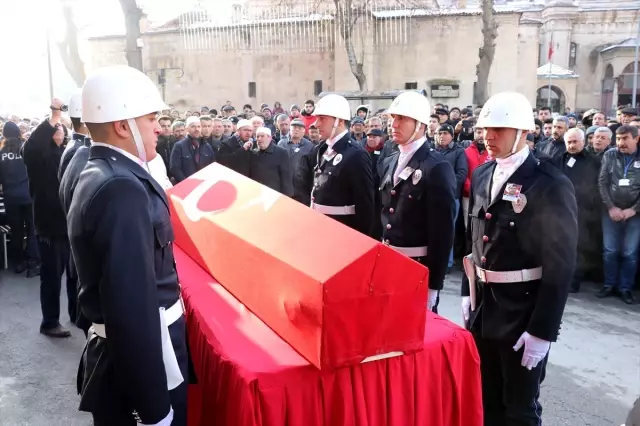 Bursa'da başından vurularak şehit olan polis Kütahya'da toprağa verildi Bursa'da başından vurularak şehit olan polis Kütahya'da toprağa verildi