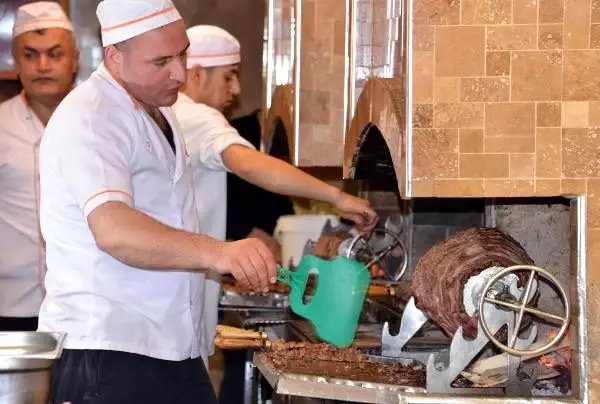 'Cağ kebabı kimin?' tartışması Erzurumluları kızdırdı 'Cağ kebabı kimin?' tartışması Erzurumluları kızdırdı