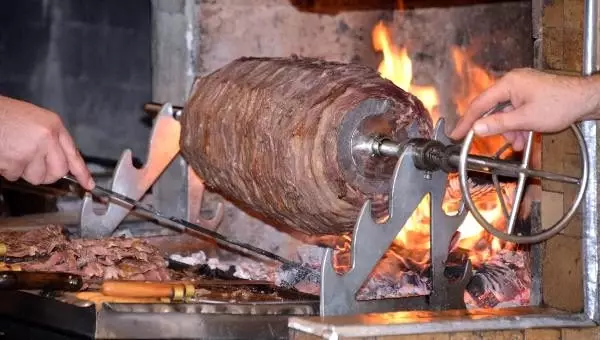 'Cağ kebabı kimin?' tartışması Erzurumluları kızdırdı 'Cağ kebabı kimin?' tartışması Erzurumluları kızdırdı
