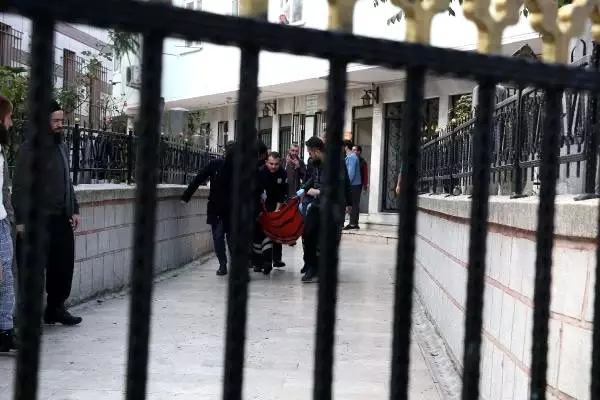 Cami tuvaletinde intihar girişiminde bulunan adam ağır yaralandı Cami tuvaletinde intihar girişiminde bulunan adam ağır yaralandı