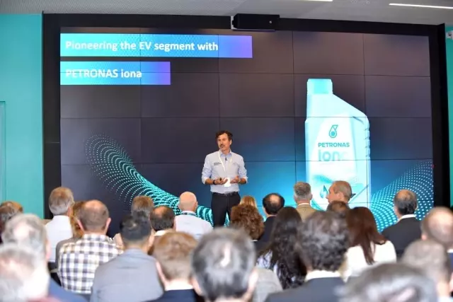 Elektrikli Araç Sıvıları Sempozyumu, Petronas'ın Torino'daki AR-GE Merkezi'nde gerçekleşti Elektrikli Araç Sıvıları Sempozyumu, Petronas'ın Torino'daki AR-GE Merkezi'nde gerçekleşti