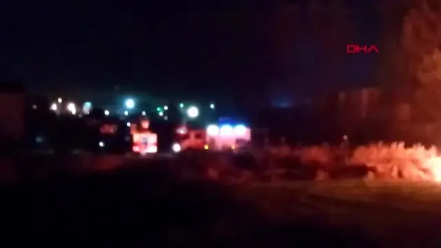 Kocaeli barınma amaçlı kurulan 8 konteyner alev alev yandı Kocaeli barınma amaçlı kurulan 8 konteyner alev alev yandı