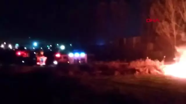 Kocaeli barınma amaçlı kurulan 8 konteyner alev alev yandı Kocaeli barınma amaçlı kurulan 8 konteyner alev alev yandı