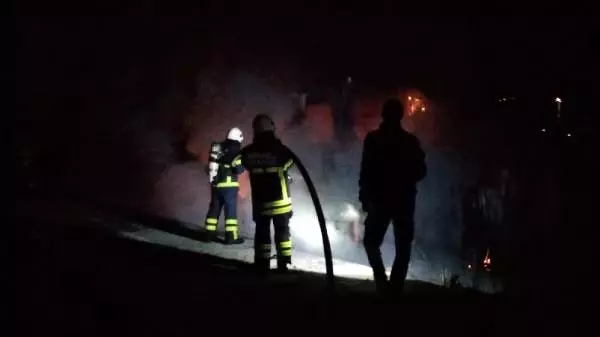Konteynerler alev aldı Konteynerler alev aldı