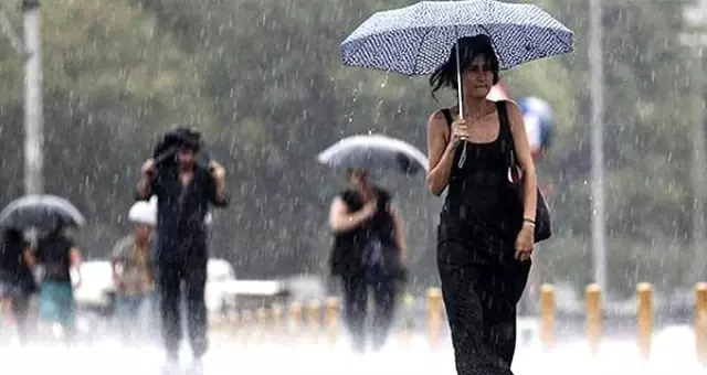 Meteoroloji saat verip uyardı! 3 bölgede sağanak yağış bekleniyor Meteoroloji saat verip uyardı! 3 bölgede sağanak yağış bekleniyor