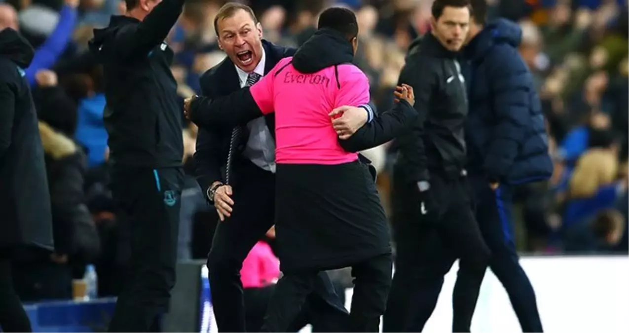 Mourinho'nun başlattığı akım sürüyor! Sevincini top toplayıcı çocukla paylaştı