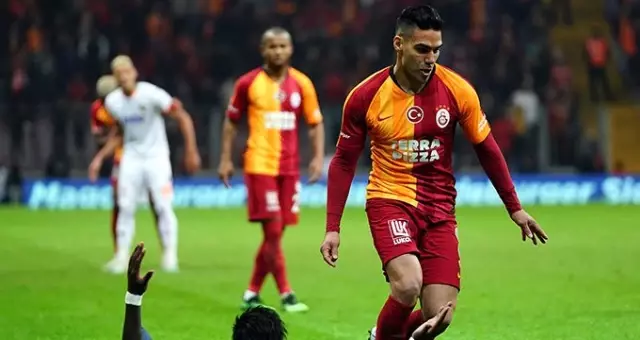 Nihayet Falcao! Taraftardan büyük destek