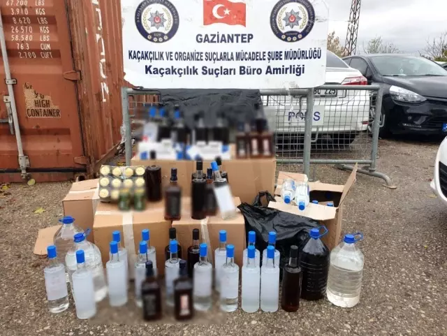 Otomobilin bagajında sahte alkol ele geçirildi Otomobilin bagajında sahte alkol ele geçirildi