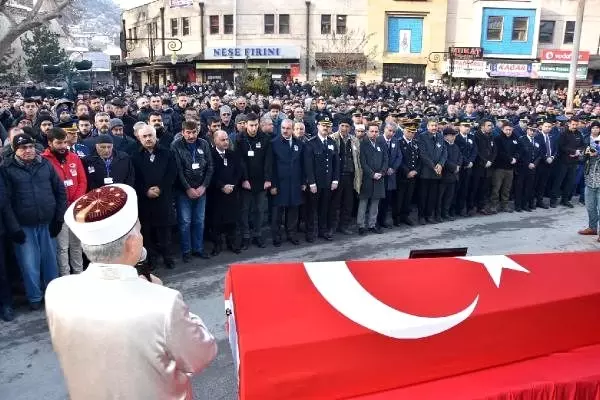 Şehit polis, son yolculuğuna uğurlandı Şehit polis, son yolculuğuna uğurlandı