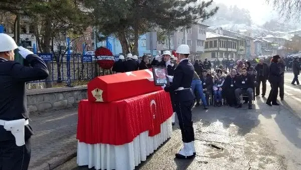 Şehit polis, son yolculuğuna uğurlandı Şehit polis, son yolculuğuna uğurlandı