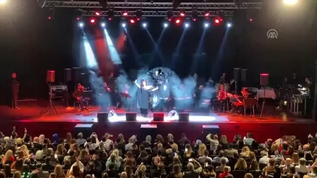 Sibel Can Almanya'da konser verdi Sibel Can Almanya'da konser verdi