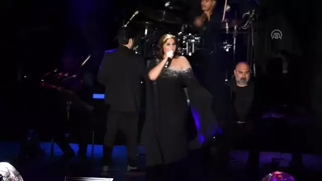 Sibel Can Almanya'da konser verdi Sibel Can Almanya'da konser verdi