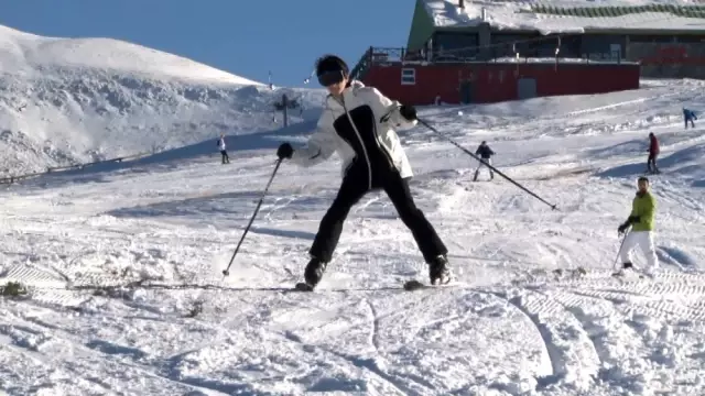 Uludağ'da kayak sezonu açıldı, tatilciler pistlere akın etti